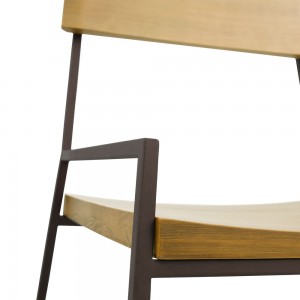Chaise en bois de pin et métal - zomme détail bois métal - NORDIK