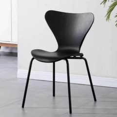 Chaise noir empilable piétement acier blanc -  photo d'ambiance design vintage - ANZIO