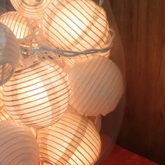 Guirlande lumineuse en boules de papier L3.10 m - lampions allumés - GUILY