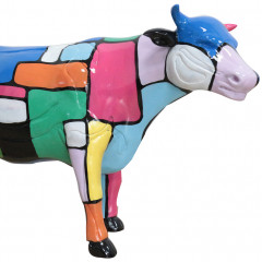 Statuette d'une vache en résine avec peinture multicolore - VIKKI
