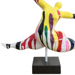 Statue femme ronde qui saute multicolore en résine - JUMP
