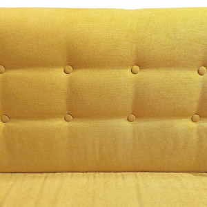 Canapé droit 2 places en tissu capitonné avec piètement bois - Jaune - Zoom capitons -  AXEL