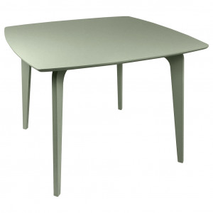 Table de repas carrée en bois vert avec piètement en bois d'hévéa massif - vue de 3/4 - SUZIE 286
