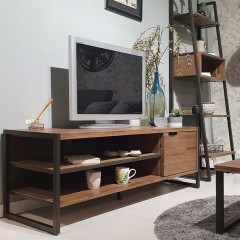 Meuble TV en bois d'acacia avec pieds en métal - vue en ambiance - POSITANO