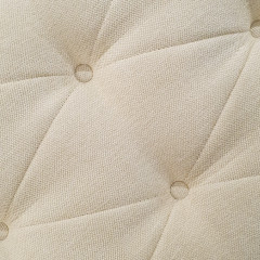 Banc de lit avec coffre de rangement en tissu doux écru et piètement en chêne - zoom tissu capitonné - LAUSANNE