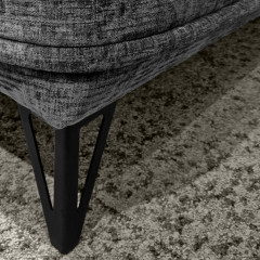 Canapé d'angle gauche tissu velours gris L 284 cm avec piètement métal noir + 11 coussins - zoom sur le piétement - TESORO