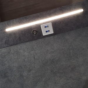 Table de chevet 2 tiroirs velours gris et pieds noir + éclairage LED + 2 prises USB  - zoom led - EMMA