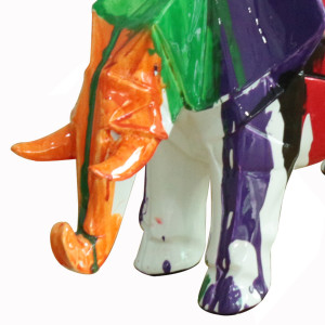 Statue éléphant géométrique en résine avec coulures de peinture multicolore 33 x 21 x 15 cm - zoom trompe - ELEPH 8