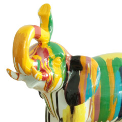 Statue éléphant en résine avec coulures de peinture noir et multicolore 60 x 51 x 28 cm - zoom trompe levée - HATHI 2