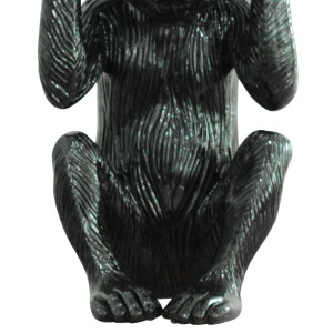Statue singe avec mains sur les oreilles en résine noire peinte à la main 25 x 40 x 23 cm - zoom bas statue - KIKAZARU