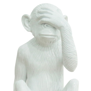 Statue singe avec main sur les yeux en résine blanche peinte et laquée à la main 27 x 39 x 26 cm - zoom haut statue - MIZARU