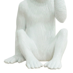 Statue singe avec main sur les yeux en résine blanche peinte et laquée à la main 27 x 39 x 26 cm - zoom bas statue - MIZARU
