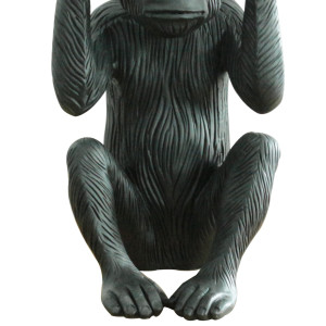 Statue singe avec mains sur les oreilles en résine noire mate peint à la main 25 x 40 x 23 cm - zoom bas statue - KIKAZARU