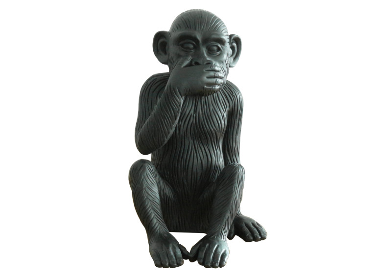Statue singe avec main sur la bouche en résine noire mate peint à la main 28 x 39 x 25 cm - IWAZARU