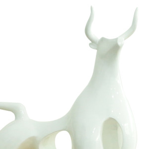 Statue taureau majestueux minimaliste blanc en résine laquée 57 x 50 x 20 cm - zoom tête du taureau - TODOR