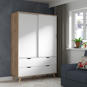 Armoire 2 portes 4 tiroirs effet bois chêne naturel et blanc mat - photo d'ambiance - WANDA