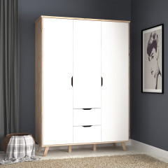 Armoire  3 portes 2 tiroirs effet bois chêne naturel et blanc mat - photo d'ambiance - WANDA