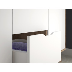 Armoire  3 portes 2 tiroirs effet bois chêne naturel et blanc mat - zoom sur le tiroir ouvert en ambiance - WANDA