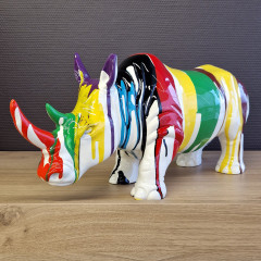 Statuette rhinocéros multicolore en résine H24cm - RHINO POP 2 - photo ambiance 3/4