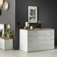 Commode 8 tiroirs décor blanc laqué et chêne texturé 120 cm - photo d'ambiance - DIVA