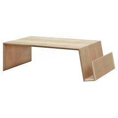 Table basse rectangulaire bois clair avec porte-revues L119cm - vue de 3/4 - ORAN