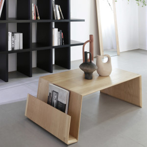 Table basse rectangulaire bois clair avec porte-revues L119cm - photo d'ambiance - ORAN