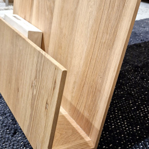 Table basse rectangulaire bois clair avec porte-revues L119cm - zoom sur porte-revues - ORAN
