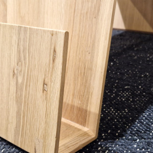 Table basse rectangulaire bois clair avec porte-revues L119cm - zoom rangement porte-revues 2 - ORAN