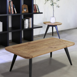 Table basse avec plateau en pin recyclé et piètement noir 136 x 41 x 70 cm - photo d'ambiance - Style chalet - ORIGIN