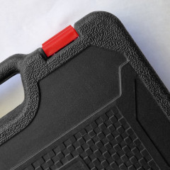 Boîte à outils noire et rouge avec 45 pièces en acier et polypropylène - zoom détails boîte à outils - MAC