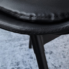 Chaise en simili noir avec coussin d'assise & pieds métal noir - zoom coussin assise détachable - BETTER
