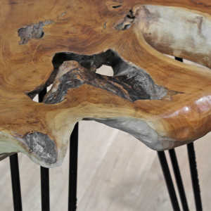 Table de bar haute en bois de teck et pieds filaire en métal noir - zoom matière 1 - SONGA