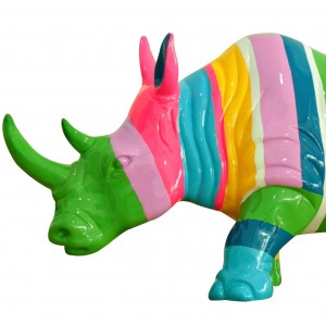 Statue rhinocéros multicolore corne verte L54 cm - zoom tête - NOMBI