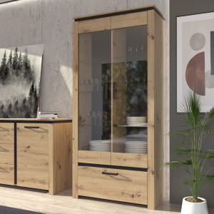 Vitrine industrielle décor bois de chêne et métal noir 1 tiroir et 2 portes vitrées - vue en ambiance - PRAO