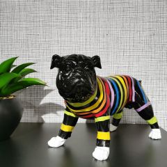 Statuette chien noir bulldog aux rayures colorées L40cm - photo d'ambiance - LOPPO