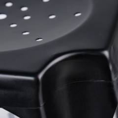 Tabouret en métal noir au style Industriel avec perforations sur l'assise - STEAL - zoom assise