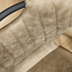 Chaise design taupe capitonnée avec poignée et pieds métal noir - KATE - zoom poignée métal