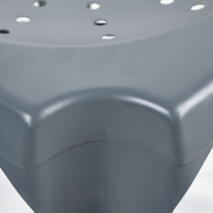 Chaises en métal gris style industriel avec perforations sur l'assise - STEAL - zoom côté de l'assise