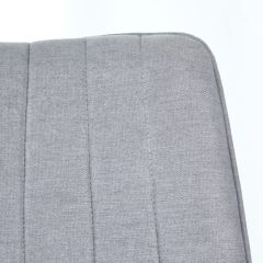 Chaise en tissu gris avec surpiqures et pieds en métal noir - LINDA - zoom surpiqure