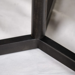 Table basse triangulaire en métal gris anthracite - 40 cm - PEGGY