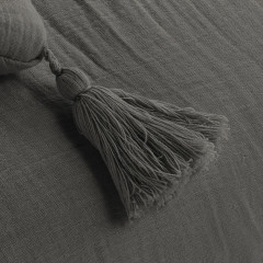 Coussin en gaze de coton 40 x 40 cm à pompons - granit - GAIA